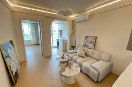 Renovated 1br apt,floor heating,Line 9,close to SUIS,Korean Town