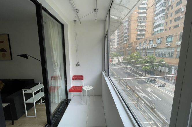 Big balcony one bedroom Apt+wall heating+oven@L2/11Jiangsu Rd