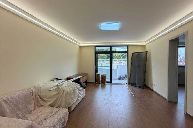 Newly Renovated 2+1BR 2BA Old Apt nr Shanghai Library