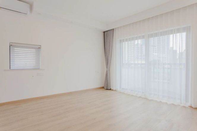Unfurnished 3BR 2BA Elevator Apt on Huashan Rd