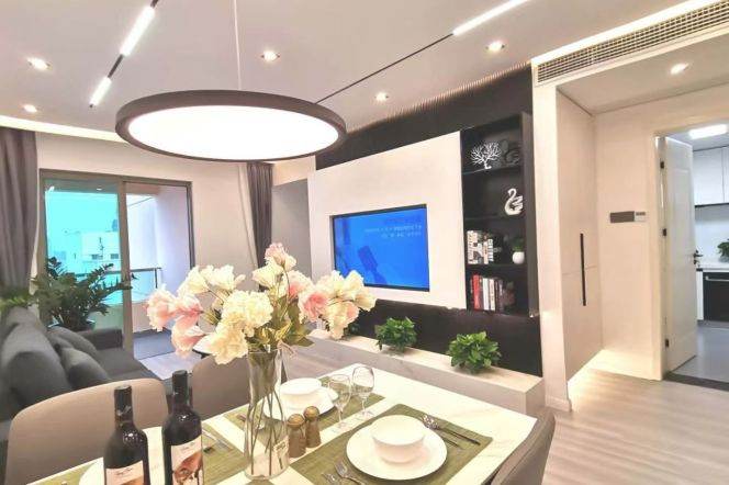 High Rise 38th floor spacious large 1 br with free gym/pool M2/7/14 Jing'an Temple 