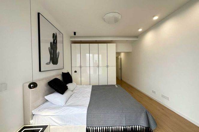 Sunlit 2BR High-Rise in Coveted Yunhe Garden | Prime Jing'an Location