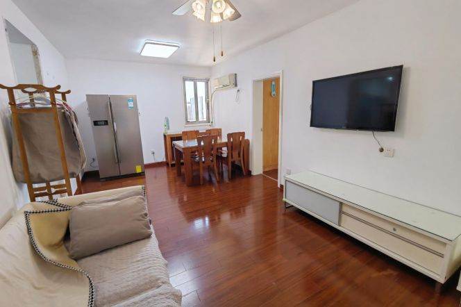 Good price 2 br on High floor in Xuhui ,3 mins walking to L1/12 CaoBao Rd St.