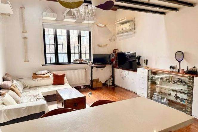Duplex 1br with terrace near iapm,Line 1/10/12 South Shanxi Road St.