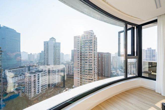 Good daylight, 3Br 2Ba 145Sqm, Changping rd. L7/13