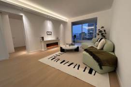 4 Brs, 2 Baths, 180 sqm with Floor Heating/Central ac/Oven/Dish washer @ West Yan’an metro L3&4