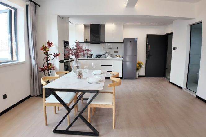 2 Brs, 1 Living room with Floor Heating/Oven/Dish washer, 110 sqm  @ Jingan temple L2&7