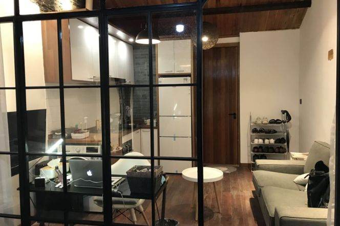 Nice balcony 1Br/1Lr/1Bt apt nr South shanxi rd,M1/10/12/13