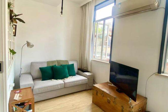 Super 1+1BR near iapm A lots Storages 