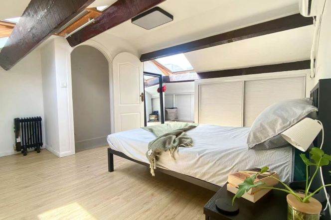 Super 1+1BR near iapm A lots Storages 