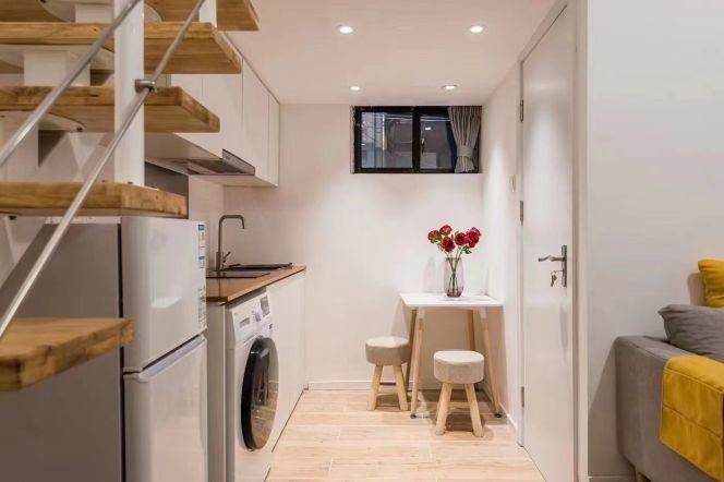 Fully Furnished 1Br with Kitchen &Bath Iapm