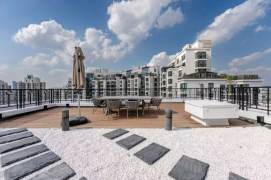 The top floor of the Suzhou River Tower is a flat level, with an independent outdoor area of 200 sqm