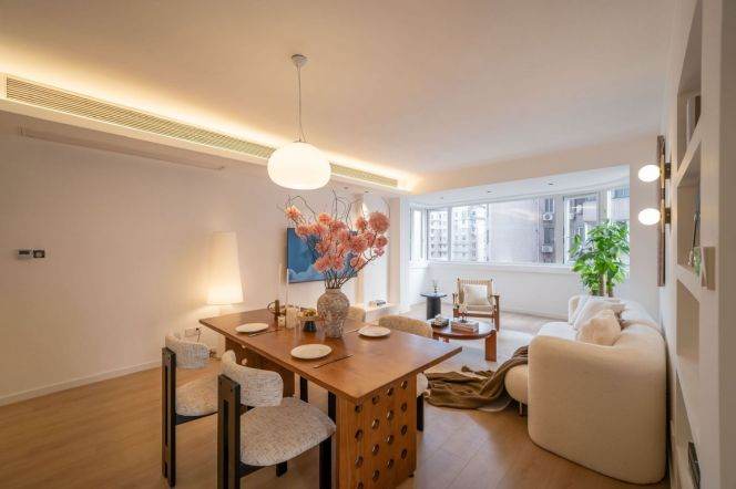 Modern 1bedroom with floor heating and balcony easy access to Hong qiao area and Xujiahui area