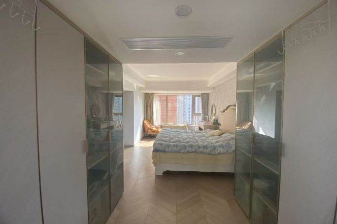 L2-7-14 Jing'an Temple Metro Station, three-bedroom with underfloor heating, great views