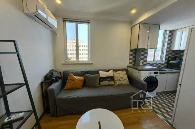 Quality one bedroom elevator Apt+balcony+heating+oven 1min to Hengshan Rd