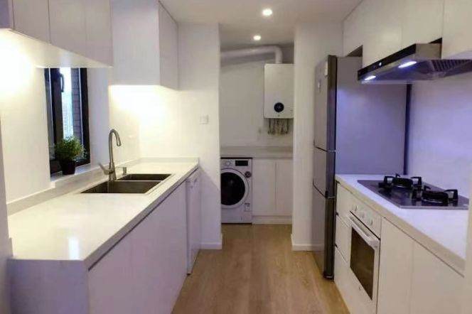 Modern 3brs with floor heating with balcony in  central downtown