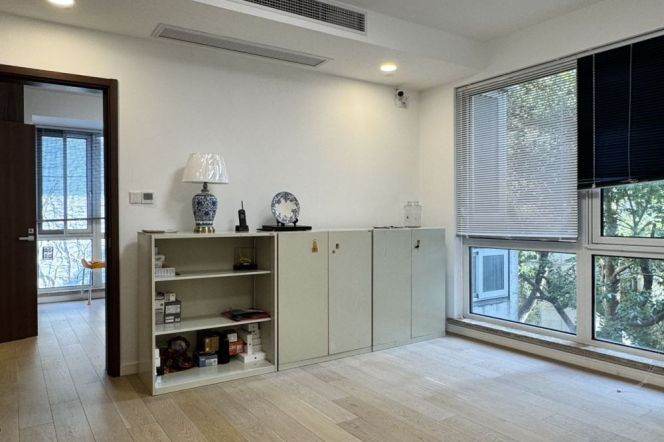 Fabulous 2br-2bathr Apt +balcony  | Jing'an Temple metro L2/7 | Good compound