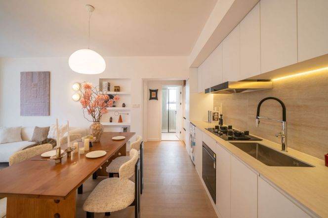 Modern 1bedroom with floor heating and balcony easy access to Hong qiao area and Xujiahui area