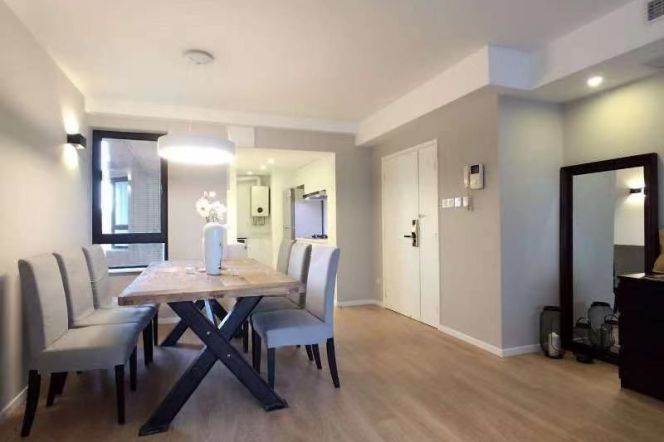 Modern 3brs with floor heating with balcony in  central downtown