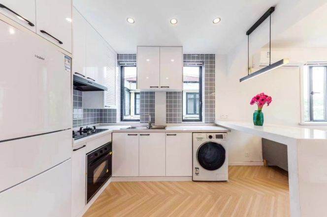 Gaoyou/Hunan Rd floor heating 1bedroom apt with balcony; L10