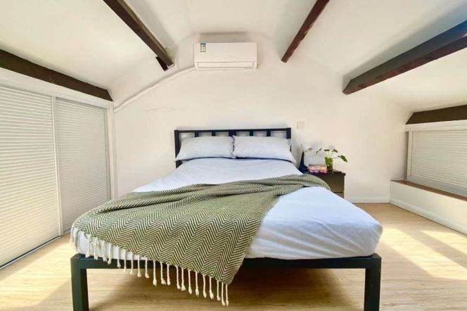 Super 1+1BR near iapm A lots Storages 