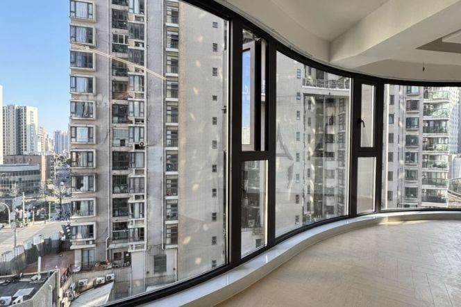 Huge balcony 2Br-2bathr | Suzhou Creek | Jiangning rd Mt L13 | Modern 2Br 130Sqm