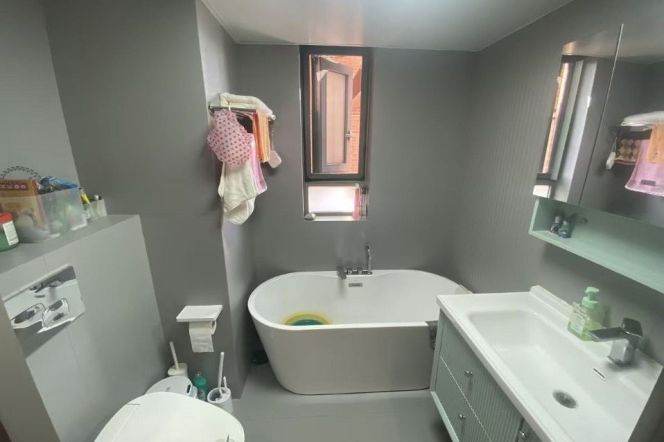 L2-7-14 Jing'an Temple Metro Station, three-bedroom with underfloor heating, great views