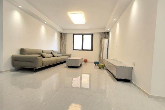 jiangsu rd elevator 3BR/2baths @L2/11