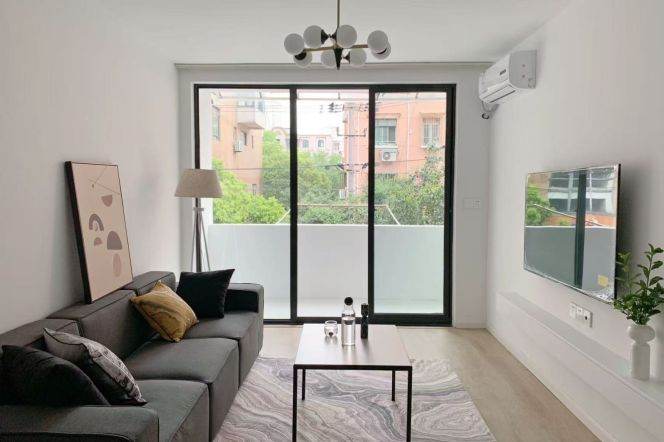 Modern 1br/2living & open balcony/heating@Jiangsu Rd & Line 2/11