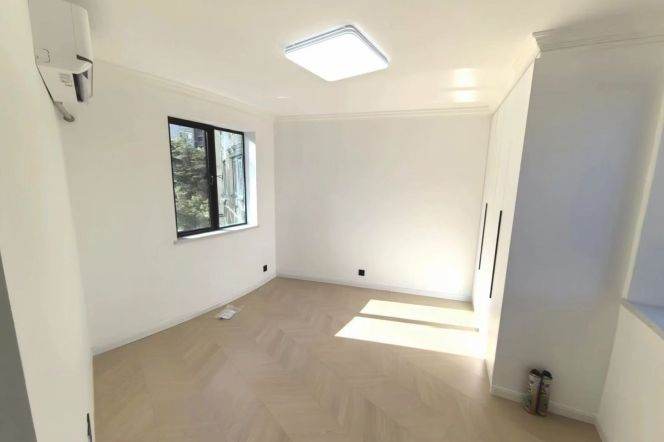 Brand new renovated 3br+1 office,CA,floor heating in a nice compound,Gubei