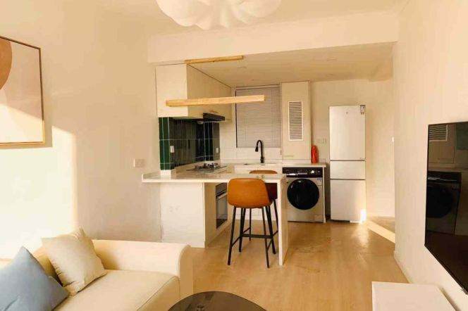 Airy and bright 1br apt Hengshan Rd