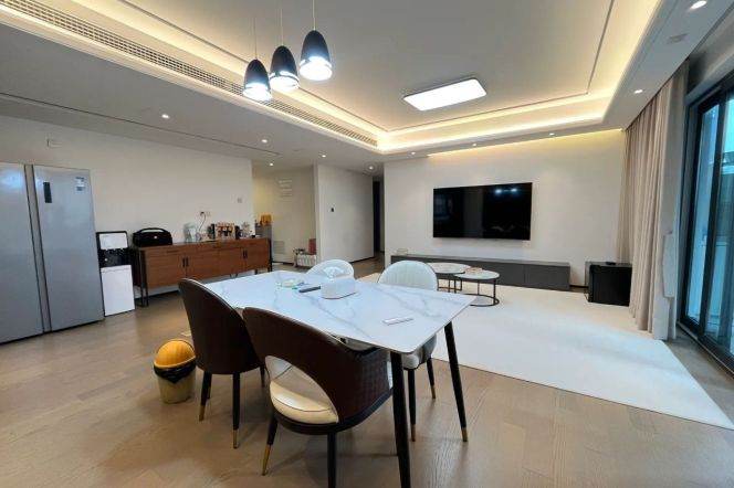 3br+1study，big balcony, modern, next to mall, 19k