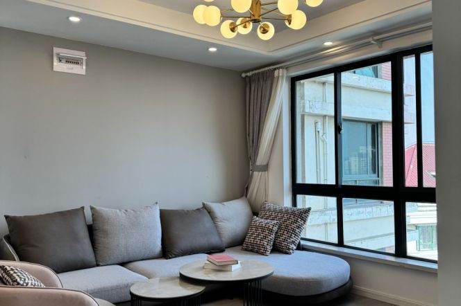 Great sunshine 2Br 110Sqm + Scenic windows | Zhongshan Park & Loushanguan rd Mt