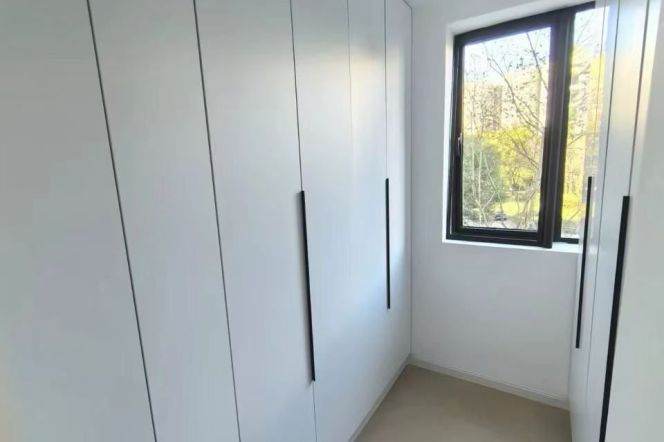 Brand new renovated 3br+1 office,CA,floor heating in a nice compound,Gubei