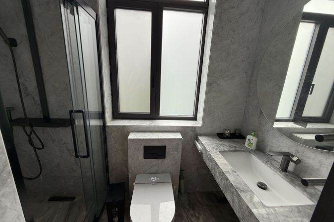 1Studio near line 1/9/11 Xujiahui and Jiao'tong Uni can long and short term lease