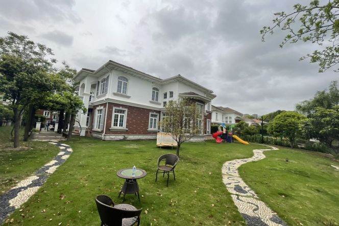 5br， near big mall, subway, villa with huge garden, floor heating,56k