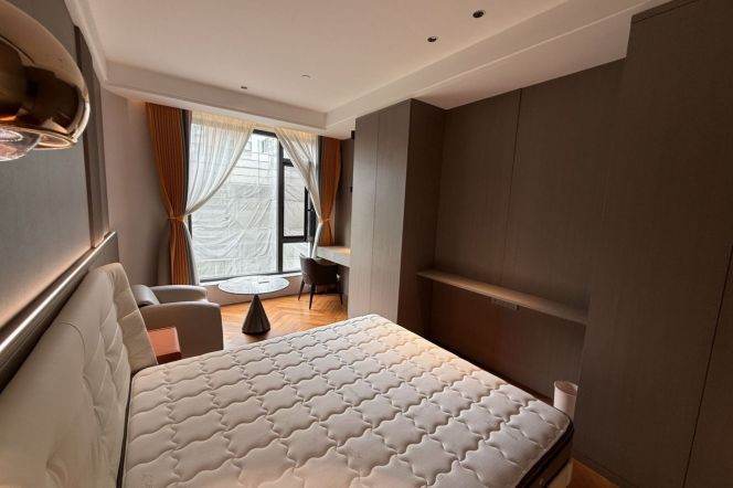 1Studio near line 1/9/11 Xujiahui and Jiao'tong Uni can long and short term lease