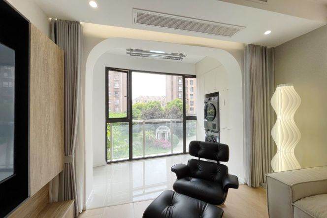 Well Renovated 2BR Residence w/Floor Heating nr Bei Yangjing Rd Station