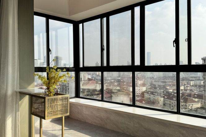 Great sunshine 2Br 110Sqm + Scenic windows | Zhongshan Park & Loushanguan rd Mt