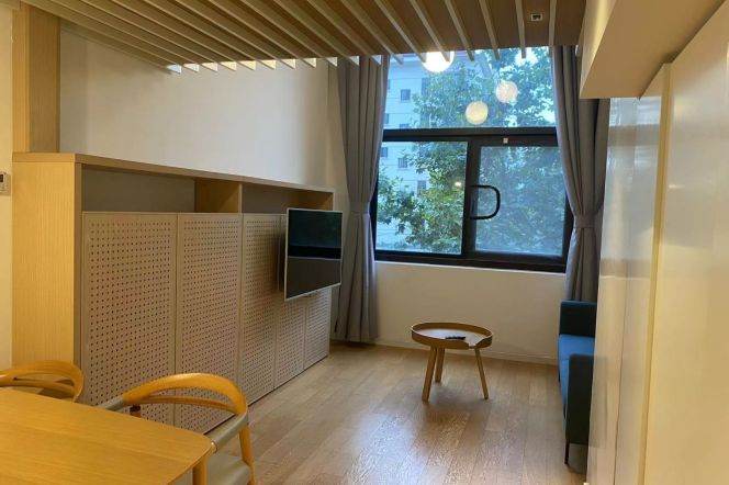 1loft near Zhong'shan Hospital and Jiao'tong Uni can long and short term lease