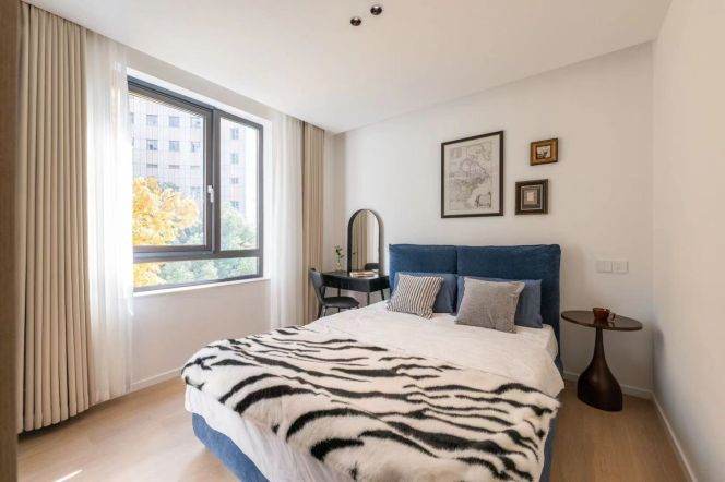 Spacious 2+1Br/2Lr/1Bt Close to L2/11 Jiangsu Rd Metro Station 