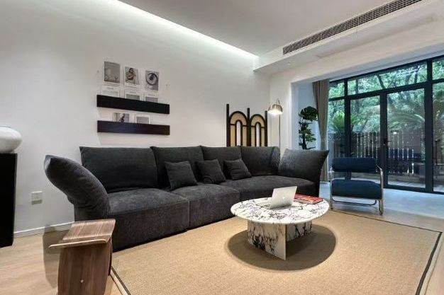 Modern 3brs with floor heating and garden  beside Century Park