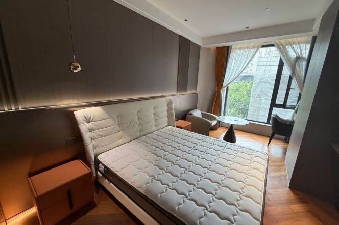 1Studio near line 1/9/11 Xujiahui and Jiao'tong Uni can long and short term lease