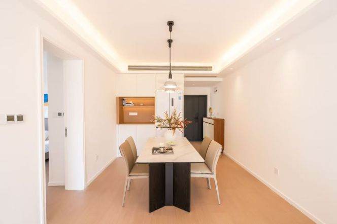 Xujiahui/Hongqiao Rd metro/2br1bt/central AC/floor heat/oven/dishwasher/bathtub