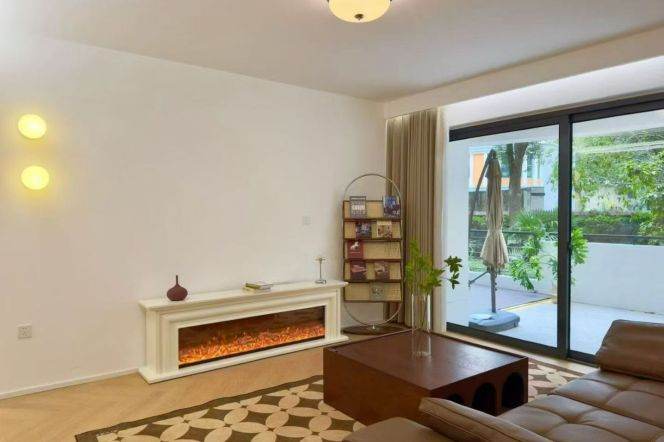 2-Beds Apartment for Rent Next to Xujiahui Metro Station/Line 1 9 11