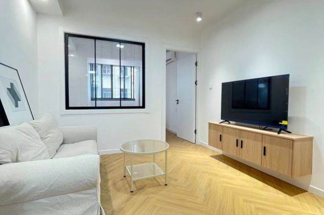 Cozy 1Br/2Lr/1Bt Close to L3/4 West Yan’an Rd Station &Bus 71