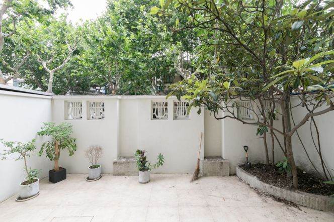 Huge 1br with private yard near Changshu Road/IAPM