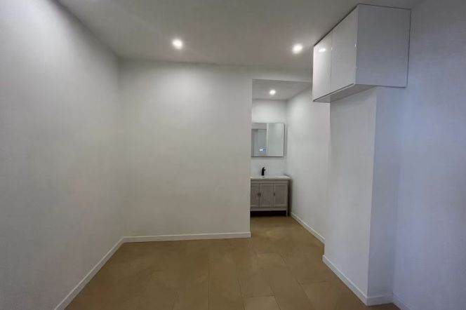 3 Bedroom Apartment for Rent in Jiahui international Plaza, Xujiahui CBD area