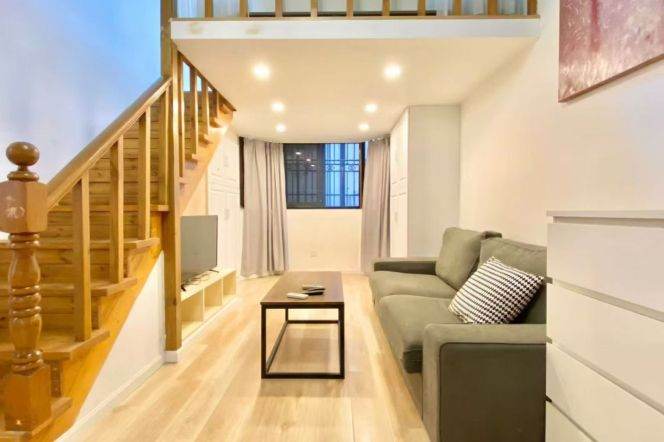 Lovely spacious 2 bedrooms near West Nanjing rd 