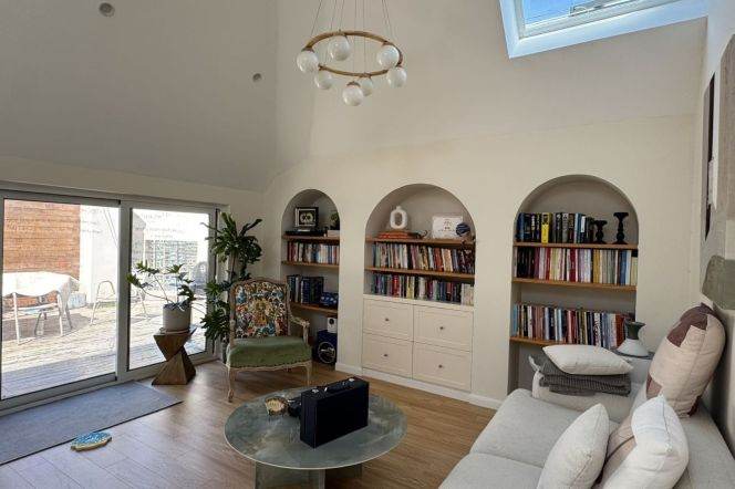 Beautiful Penthouse w/Terrace nr Wuning Rd Station | 4BR 3BA 280m²